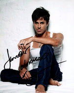 Autographed item – Enrique Iglesias – Enrique Iglesias signed photograph