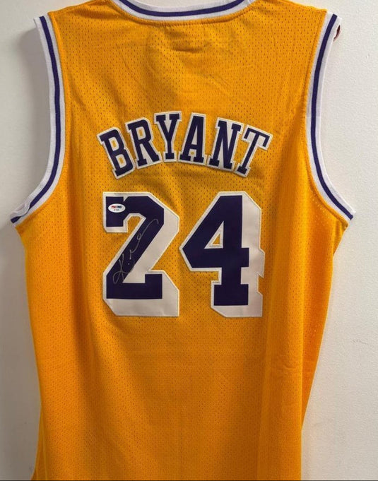 Autographed item – Kobe Bryant – Los Angeles Lakers #24 Mitchell & Ness Hardwood Classics signed gold jersey – 2007–08