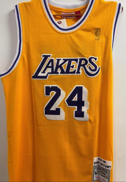 Autographed item – Kobe Bryant – Los Angeles Lakers #24 Mitchell & Ness Hardwood Classics signed gold jersey – 2007–08