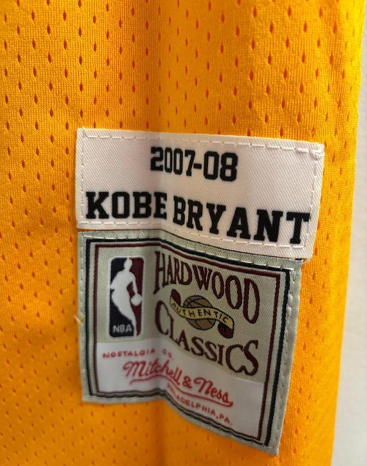 Autographed item – Kobe Bryant – Los Angeles Lakers #24 Mitchell & Ness Hardwood Classics signed gold jersey – 2007–08